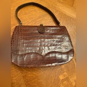 Deitsch & Brothers Elegant Brown lizard handbag